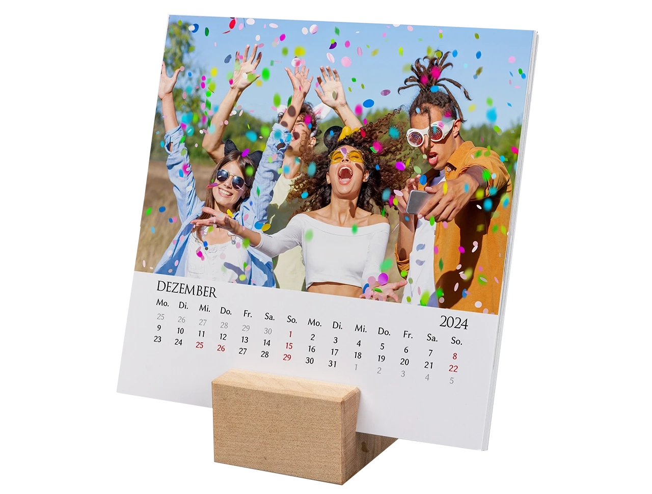 Ein Tischkalender mit Holzfuß zeigt die detailreiche Qualität unserer Produktion. Der Fotokalender ist günstig und bietet eine Menge kreativen Freiraum.