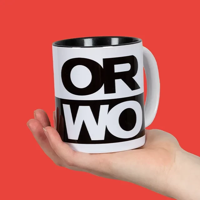 Tasse mit ORWO-Logo, drei verschiedene Printoptionen Die ORWO-Tasse ist in verschiedenen Varianten erhältlich. In dieser Variante ist die Tasse oben weiß mit schwarzer Schrift und unten schwarz mit weißer Schrift.