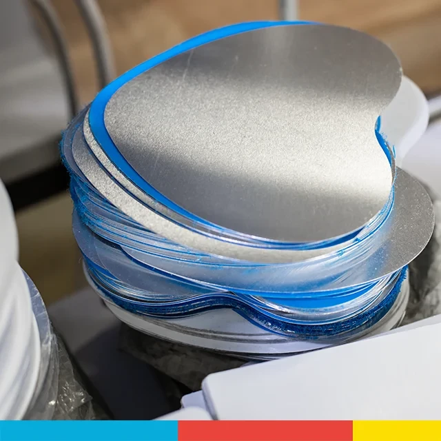 Dose im Herz-Design aus hochwertigem rostfreiem Blech Zu sehen sind die Blech-Platten in Herz-Form, welche bedruckt werden können und zum Deckel deiner personalisierten Keksdose werden, wenn du eine bestellst.