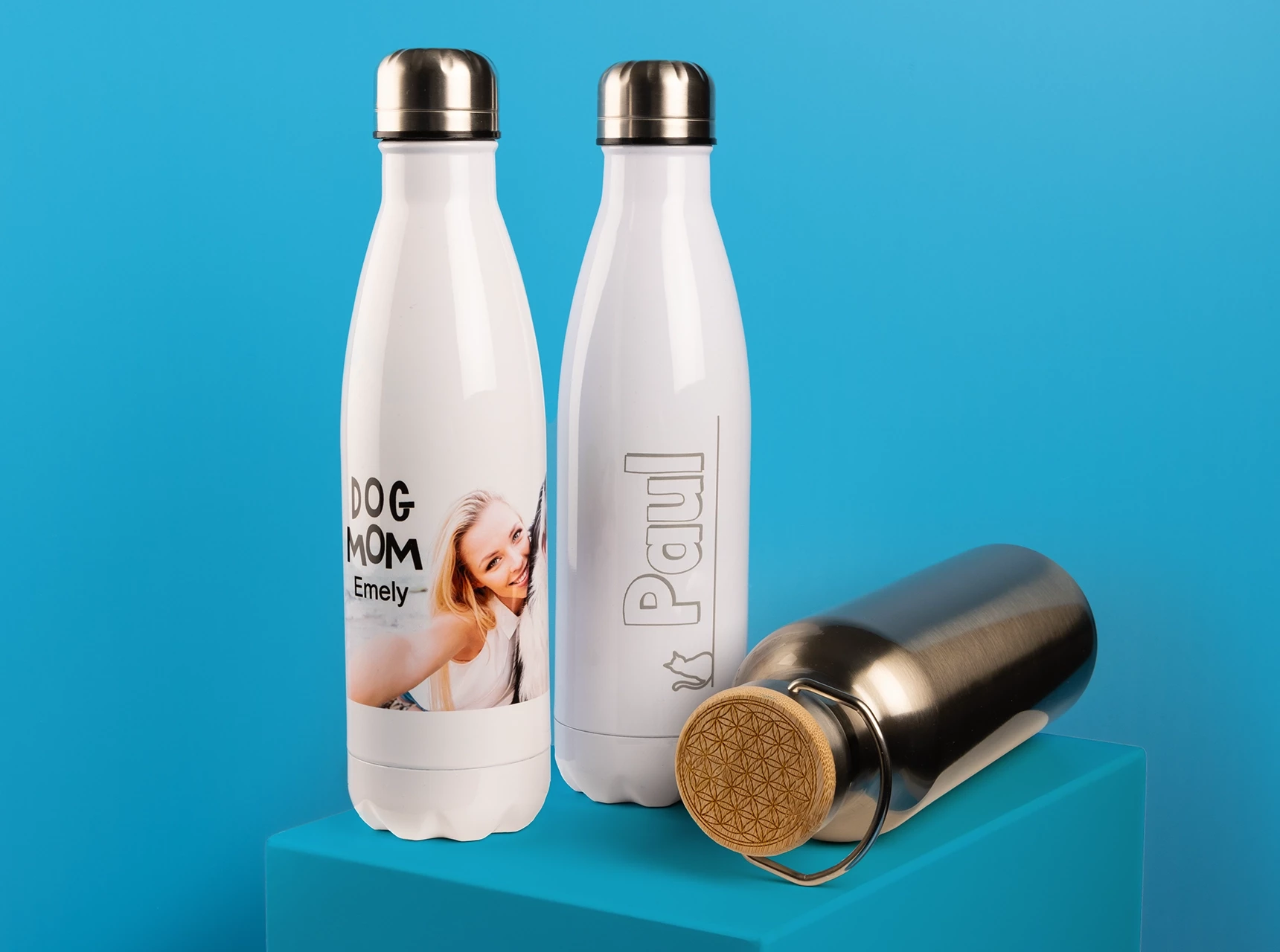 Mit etwas Kreativität kannst du deine Thermosflasche mit Gravur ausstatten lassen. Alternativ kannst du aber auch deine Fotos auf eine Flasche drucken lassen.