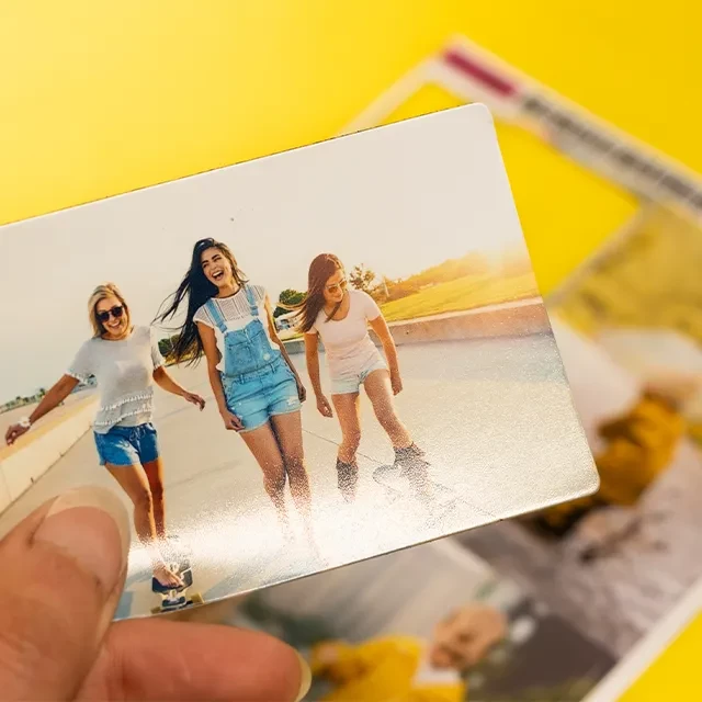 Fotosticker, vorgestanzt mit abgerundeten Ecken, hochwertig Fotosticker bei ORWO bestellen und auf herausragende Qualität freuen. Die mit abgerundeten Ecken vorgestanzten Sticker sind verschieden konfigurierbar.