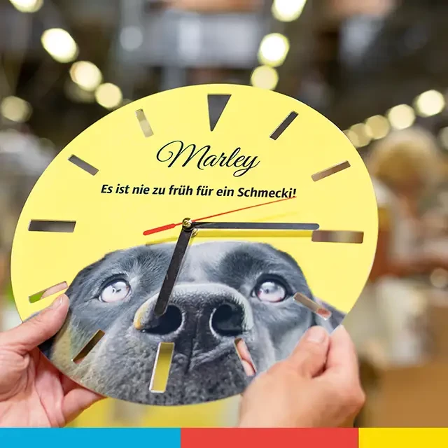 Wanduhr mit Foto hochwertig bei ORWO produzieren lassen Gestalte jetzt eine Fotouhr bei ORWO und sei dir sicher, dass wir alles geben, um dein Fotogeschenk einwandfrei und liebevoll zu produzieren und zu dir zu schicken.