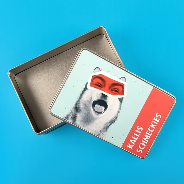 Rechteckige Blechdose, rostfrei, Handwäsche wird empfohlen Rechteckige Keksdose, die mit Foto und Namen personalisiert wurde. Das Motiv zeigt einen Husky, über dessen Stirn ein Rahmen mit Menschenaugen gelegt wurde.