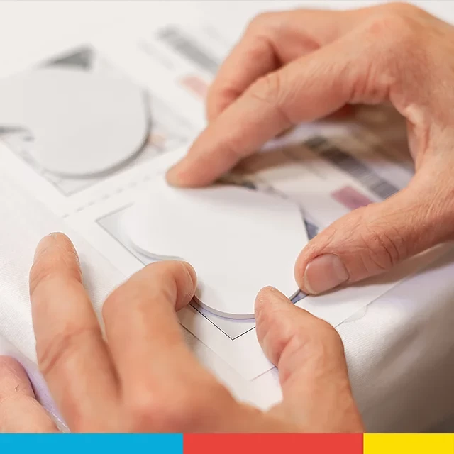 Magnete mit Foto, herzförmig, hochwertige Produktion Deine Fotomagnete produzieren wir mit einer großen Portion Liebe und Sorgsamkeit. Wir überprüfen bei jedem Arbeitsschritt die Qualität deiner Magnete und Fotos.