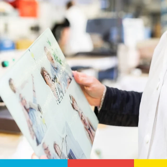 Schneidebrett selber gestalten, hochwertige Produktion Schneidebrett personalisiert bedrucken lassen bei ORWO. Wir geben uns viel Mühe, damit dein Schneidebrett in bester Qualität produziert und versendet wird.