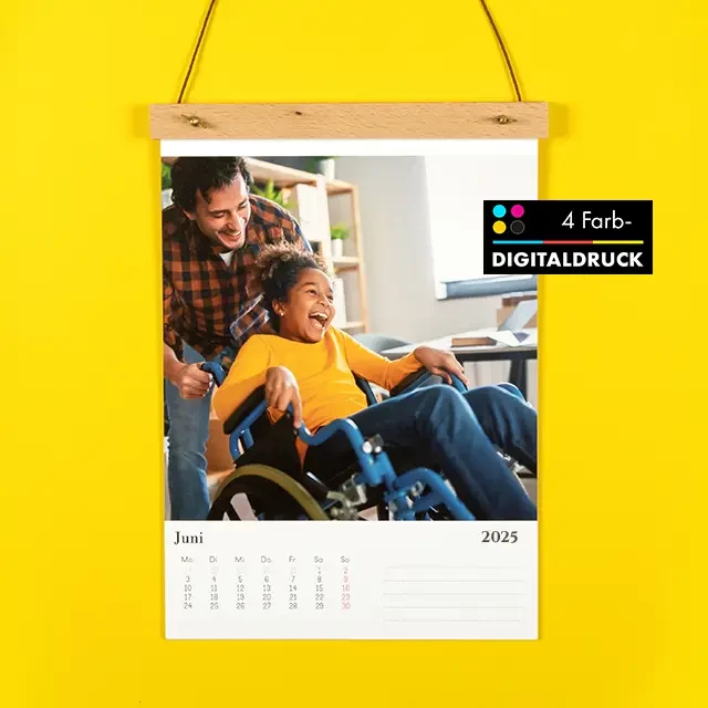 Lass deiner Kreativität freien Lauf und gestalte deinen Foto-Wandkalender mit einer natürlichen Holzleiste, um deine Räume mit unvergesslichen Erinnerungen zu füllen.