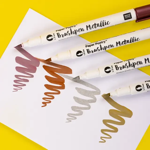 Roségold, Silber, Weinrot, Gold, auf Wasserbasis hergestellt Bestelle jetzt Brushpens zu deinem nächsten Fotogeschenk dazu. Einfach online bestellen und dann sämtliche Fotoprodukte zuhause individuell verzieren.