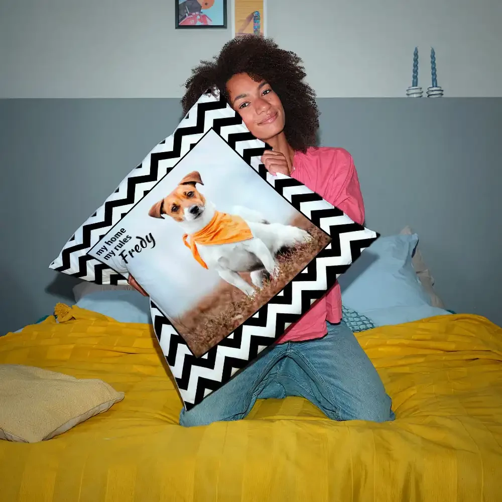 Personalisierte Fotogeschenke: Deine kreativen Erinnerungen Entdecke unsere einzigartigen Fotokissen in der Kategorie Home & Deko. Unsere Premium Geschenke mit Foto sind unvergessliche Erinnerungen zum Umarmen.