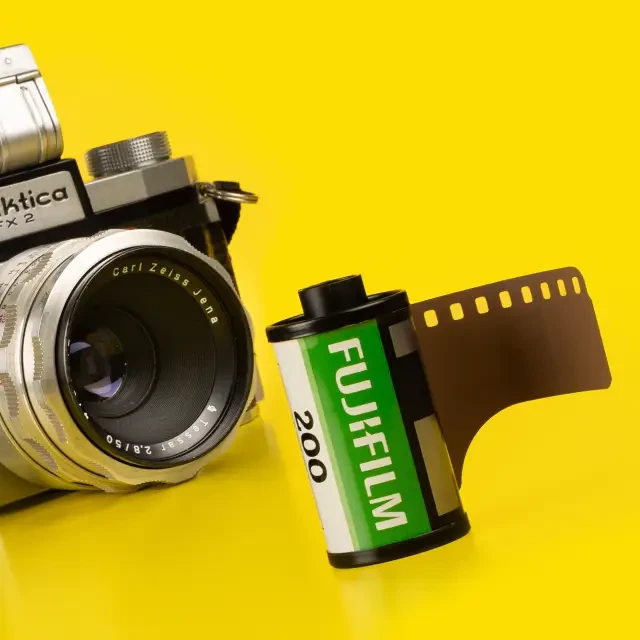 Fuji Film C41-200/36 perfekt für Anfänger und Profis Das Fotografieren mit einem Farbfilm hat einen ganz besonderen Reiz. Der Fuji C41-200/36 liefert stets hochwertige Aufnahmen in verschiedenen Situationen.