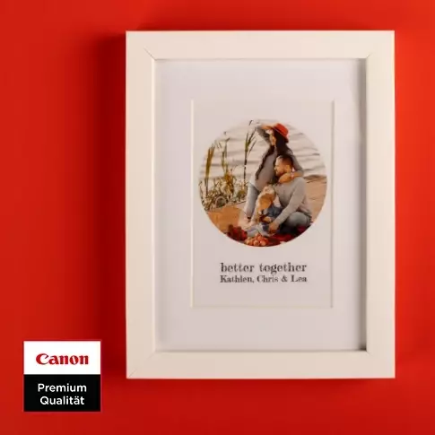 Foto mit Rahmen bestellen, inkl. Passepartout und HD Foto Foto im weißen Rahmen. Mit dem schicken Passepartout setzt du deine Lieblingsbilder in Szene. Der Kunststoffrahmen kann im Hochformat oder quer aufgehängt werden.
