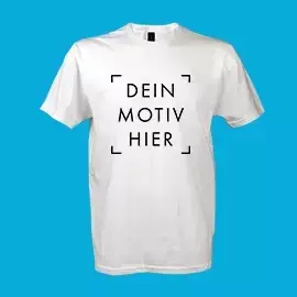 Gestalte dein weißes Unisex-T-Shirt nach Wunsch Weißes Unisex-T-Shirt mit Platzhaltermotiv für deine Gestaltung. Präsentiert vor blauem Hintergrund.