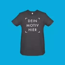 Individualisierbares Kindershirt in Farbe Grau Graues Kindershirt mit Platzhaltermotiv vor blauem Hintergrund. Gestalte Vorder- und Rückseite individuell.