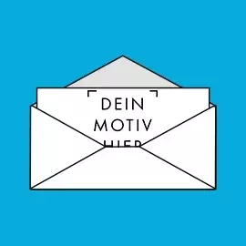 Wähle die große Fotokarte - 21 x 10 cm Weißes Rechteck, 21 x 10 cm, im stilisierten Briefumschlag auf blauem Hintergrund.