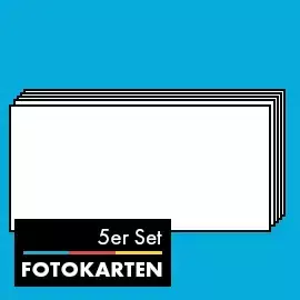 Wähle ein 5er-Set der Fotokarten im Panoramaformat Fünf aufgereihte weiße Rechtecke, 21 x 10 cm, auf blauem Hintergrund. Steht für ein "5er-Set".