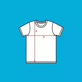 Kindershirt in Größe S - 116 bis 122 Stilisiertes, weißes Kinder-Shirt mit schwarzem Rand vor blauem Hintergrund. Rote Pfeile stehen für die Maße Breite und Höhe - Größe S