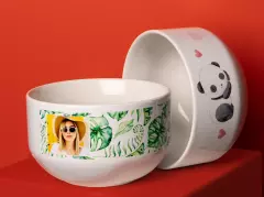 Schüssel selbst gestalten, einzigartig und hochwertig Schüsseln bedrucken lassen, kannst du ganz einfach bei ORWO. Die Schüsseln sind dank des weißen Porzellans sehr robust und deswegen auch sehr langlebig.