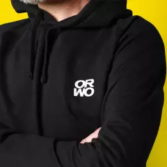 Manchmal ist ein dezenteres Design besser. Deshalb haben wir neben den Varianten mit großem Logo auch eine mit einer kleinen Version des Logos auf der Brust.