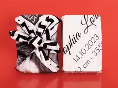 Hast du es satt, deine Geschenke in langweiligem Geschenkpapier zu verpacken? Damit ist jetzt Schluss dank der hochwertigen, nachhaltigen Verpackung mit deinem Foto.