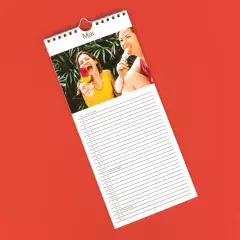 Jetzt Küchenkalender selbst gestalten und direkt online bei ORWO bestellen. In Kürze erhältst du einen praktischen und mit deinen Fotos gestalteten Alltagshelfer.
