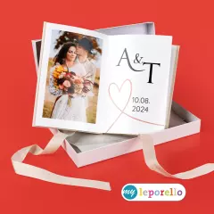 Edles Foto Leporello zur Hochzeit mit Datum und Initialen – kreative Erinnerung im Albumformat.