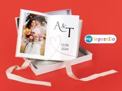Foto Leporello als stilvolles Geschenk zur Hochzeit gestalten Edles Foto Leporello zur Hochzeit mit Datum und Initialen – kreative Erinnerung im Albumformat.