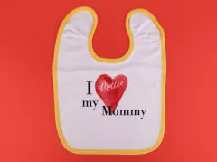 Babylätzchen mit Namen und niedlichen Designvorlagen gestalten. Dank der Vorlagen wird das Personalisieren zum Kinderspiel. Einfach gewünschten Namen eingeben.