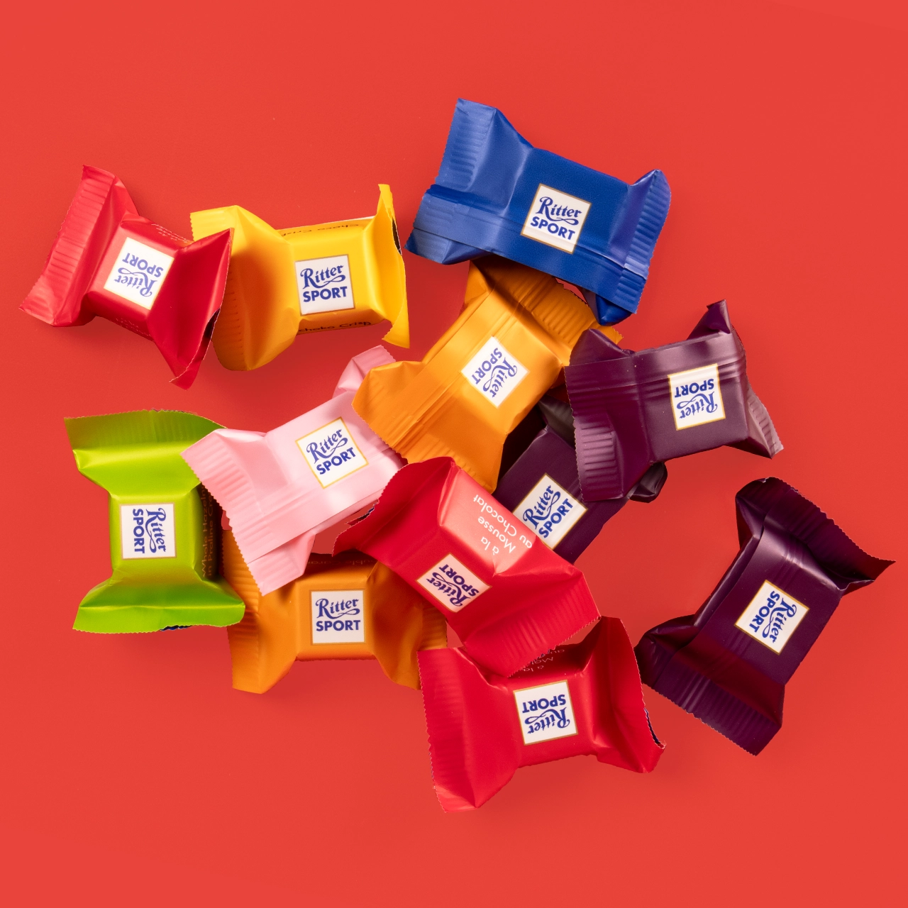 Ritter Sport Schokowürfel, 100% zertifizierter Kakao Ritter Sport Schokolade ist eine super Ergänzung für jedes Geschenk. Bestelle doch eine Tüte mit verschiedenen Sorten der kleinen Schokostückchen und verschenke Freude.