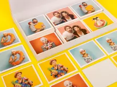 Memo Spiel drucken lassen. Du kannst zweiunddreißig individuelle Motive auf jeweils zwei Karten drucken lassen und hast so eine große Menge Spielspaß.