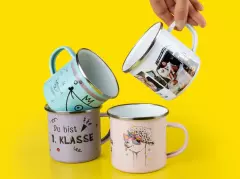Emaille Tasse bedrucken und ins Abenteuer starten: Gestalte deine Emaille Tasse in Hellblau, Rosa, Lila oder Weiß mit deinem Foto oder Lieblingsdesign.