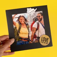 Schwarzes Passepartout als Rahmen mit Foto bestellen Was findest du edler - schwarz oder weiß? Wir finden, beide Varianten haben ihre Vorzüge. Bestelle jetzt dein Bilderrahmen zum Einschieben mit Foto bei ORWO.