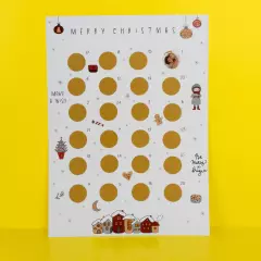Kreativer Adventskalender zum Rubbeln mit individuellen Bildern Adventskalender zum Rubbeln mit goldenen Feldern und individuellen Fotomotiven. Gezeigt vor gelbem Hintergrund.