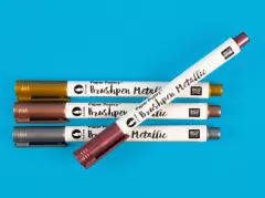 Die Brushpens sind in vier verschiedenen Farben erhältlich. Wähle zwischen Roségold, Silber, Weinrot und Gold. Alle Farben sind auf Wasserbasis und hochwertig. 