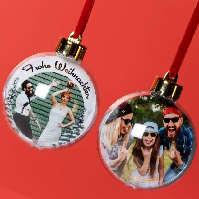 Personalisierte Weihnachtskugeln mit Foto erstellen Weihnachtskugeln mit Foto – festliche Christbaumkugeln mit persönlichen Erinnerungen und Namen.