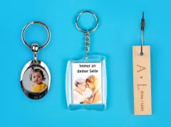 Bestelle personalisierte Schlüsselanhänger mit Bild oder mit Gravur bei ORWO. Wähle deine liebste aus den drei Varianten und gestalte direkt online los.