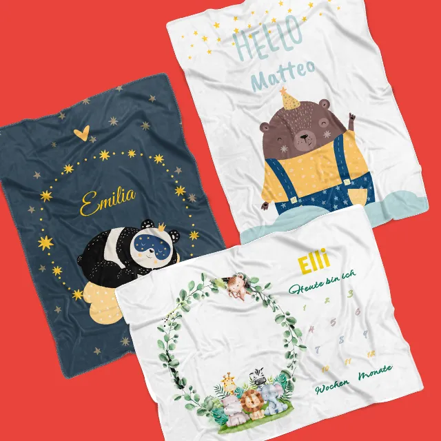 Personalisierte Fotodecken für Kinder mit Namen und liebevollen Tiermotiven.
