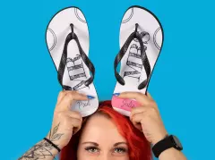 Stylische Badelatschen bedrucken lassen. Die Schuhe sind in vier verschiedenen Größen erhältlich. Bestelle sie in deiner Größe und lass dich vom Tragekomfort überraschen.
